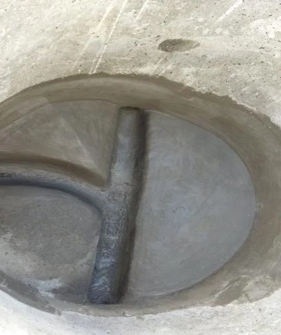 Perfilado y banquetas al interior de una cámara de inspección